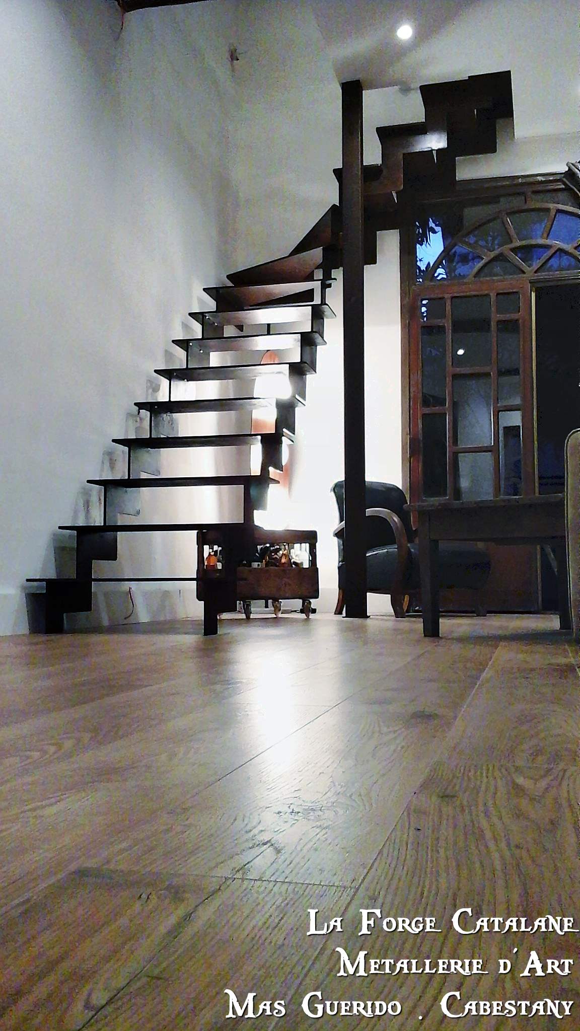 escalier limon cremaillere double decoupe laser marches fer 21 forge catalane.jpg